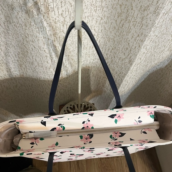 NWT Kate Spade Shore Street Margareta Tote Bag, Cream With Flowers - Picture 3 of 4